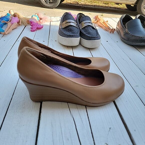 CROCS Tan and Purple Platform Shoes - Picture 3 of 7